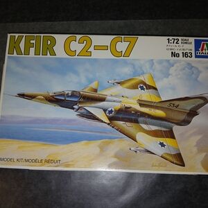 Kfir C2-C7 Model Kit - Yellow and Brown